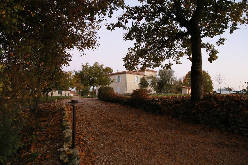 Chambres D'Hotes Domaine De Nazere Avezan Экстерьер фото
