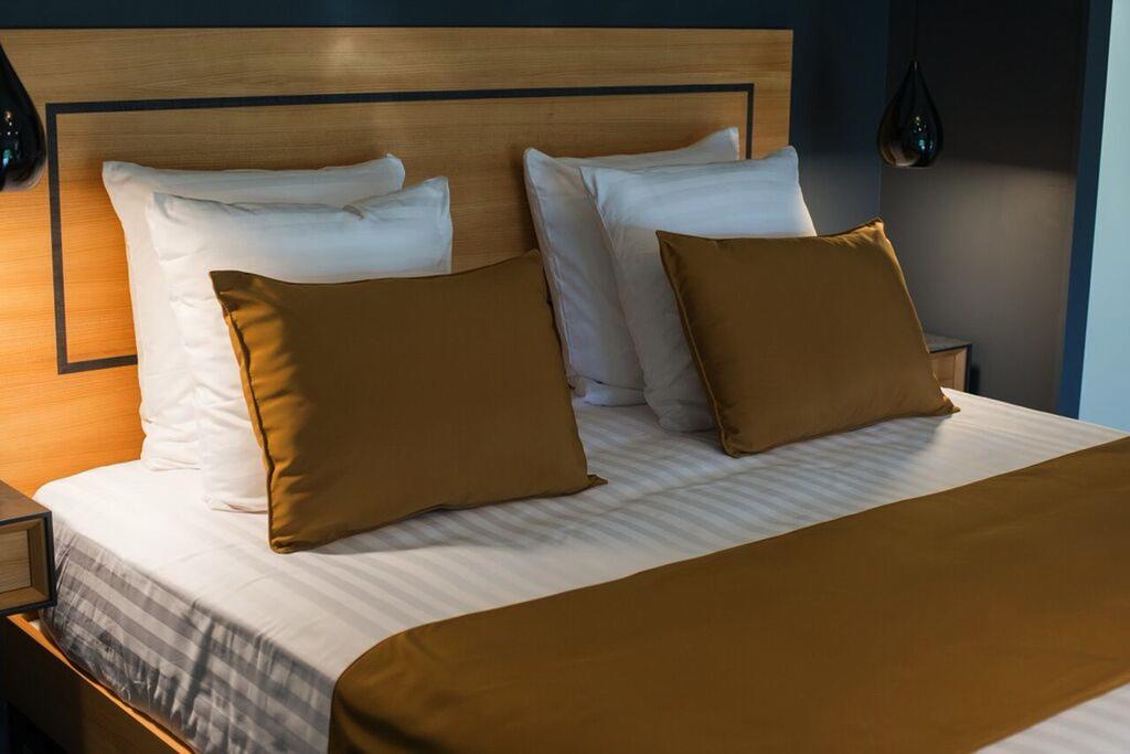 Chambres D'Hotes Domaine De Nazere Avezan Экстерьер фото