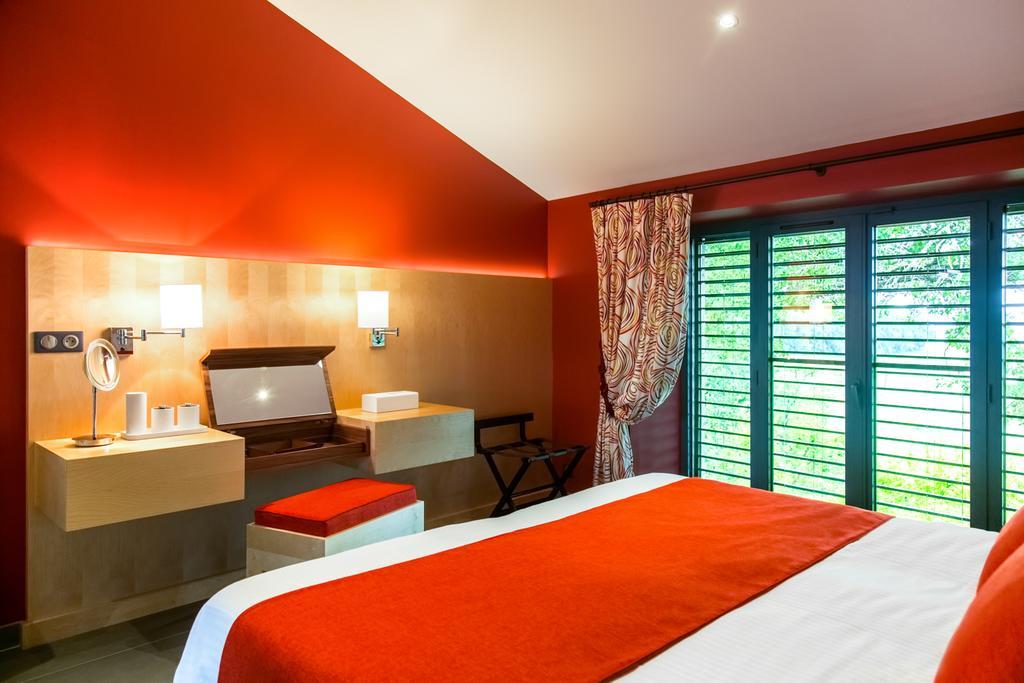 Chambres D'Hotes Domaine De Nazere Avezan Экстерьер фото