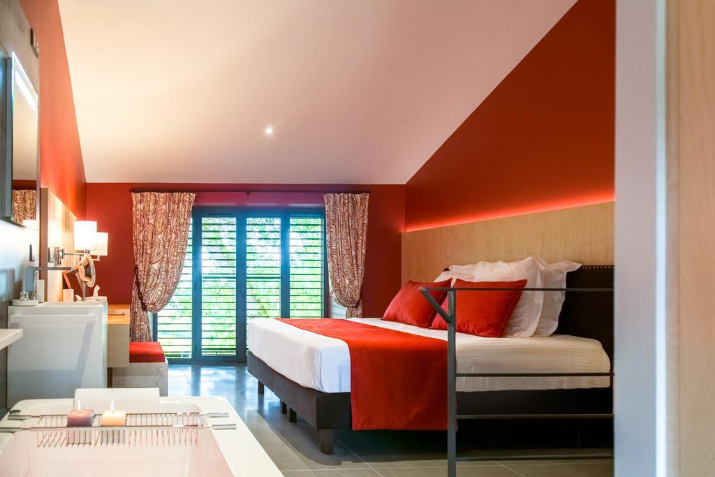 Chambres D'Hotes Domaine De Nazere Avezan Экстерьер фото